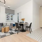 Warsaw Central Apartment 10 Min Walk From Palace Of Culture & Science By Noclegi Renters