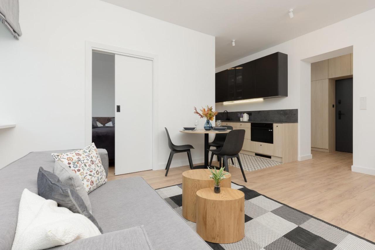 10 Min Walk From Palace Of Culture & Science By Renters