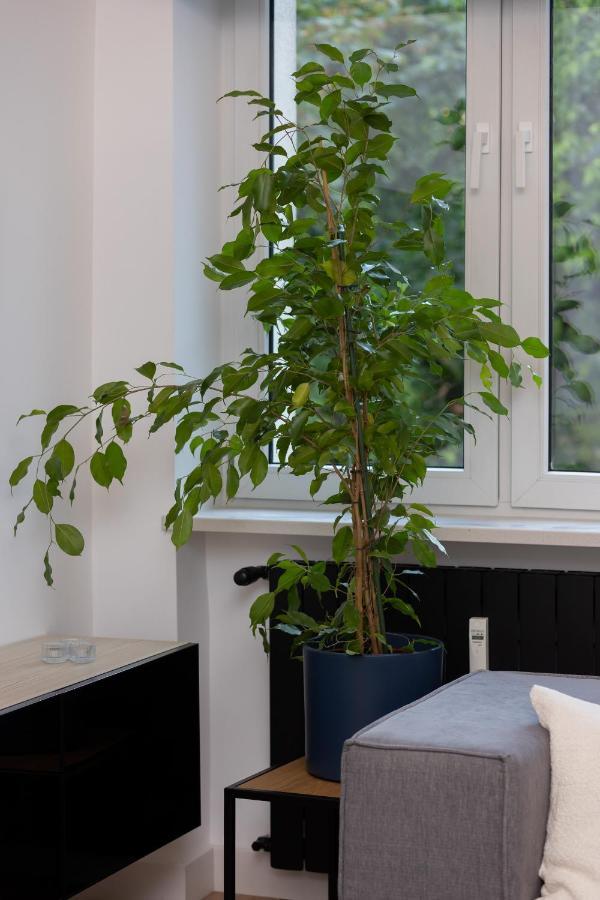 Lägenhet 10 Min Walk From Palace Of Culture & Science By Renters