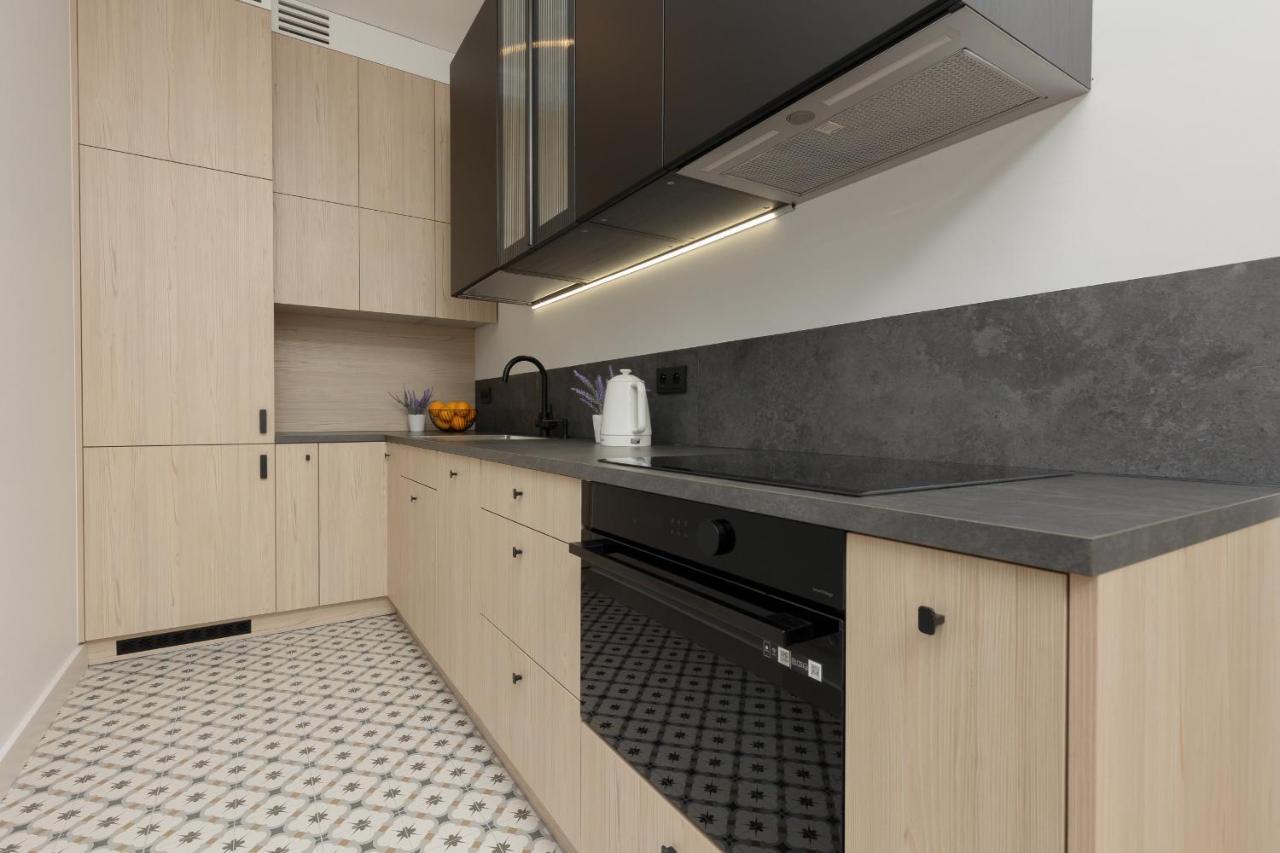 Lägenhet 10 Min Walk From Palace Of Culture & Science By Renters *