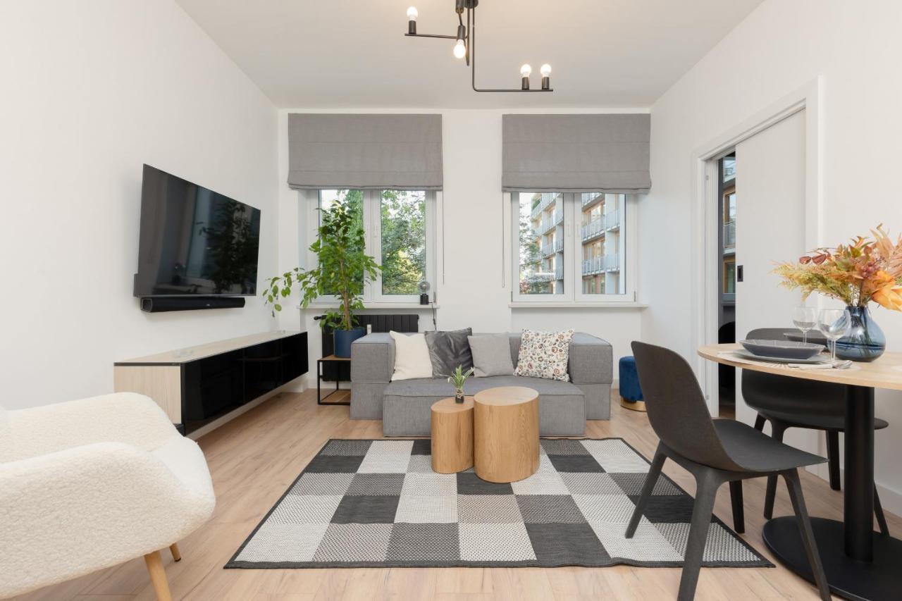 Lägenhet 10 Min Walk From Palace Of Culture & Science By Renters Warszawa