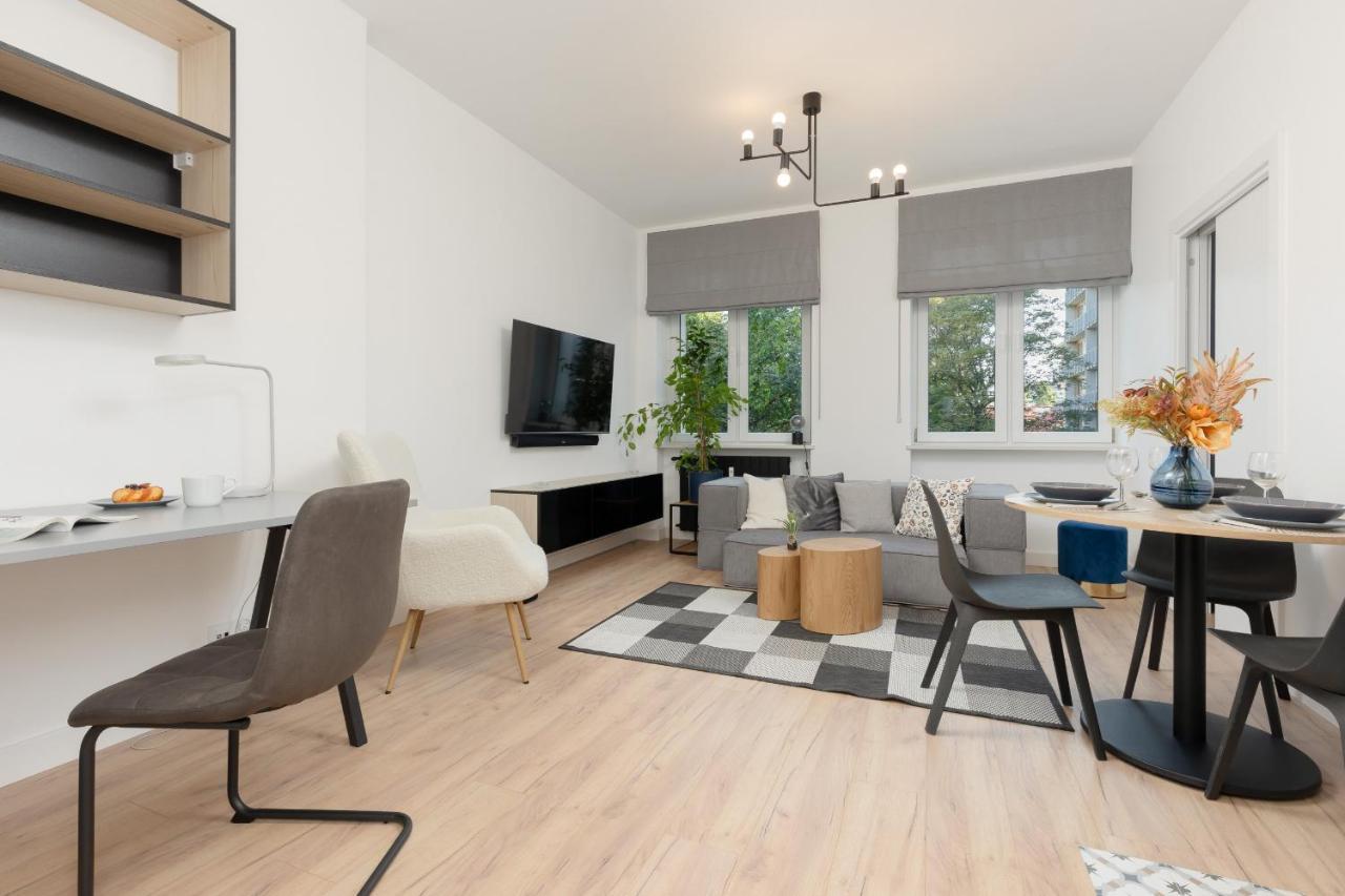 10 Min Walk From Palace Of Culture & Science By Renters
