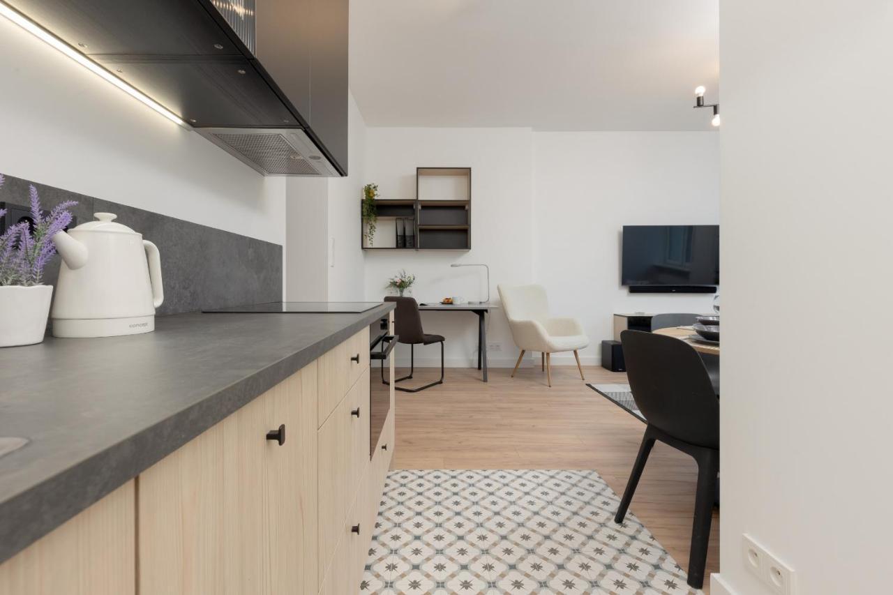 10 Min Walk From Palace Of Culture & Science By Renters Lägenhet