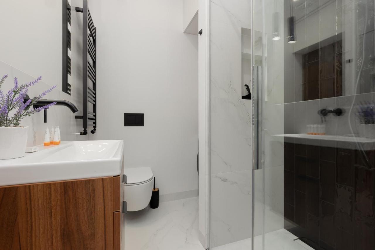 10 Min Walk From Palace Of Culture & Science By Renters